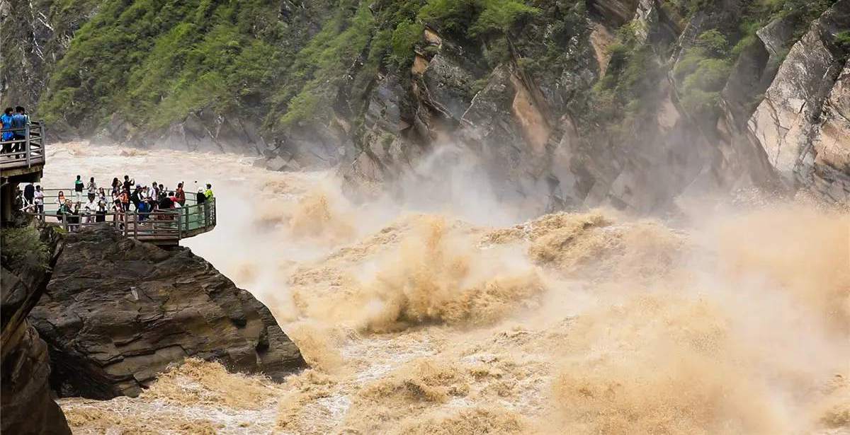taxi  from Lijiang Sanyi International Airport(LJG) to Tiger Keaping Gorge 