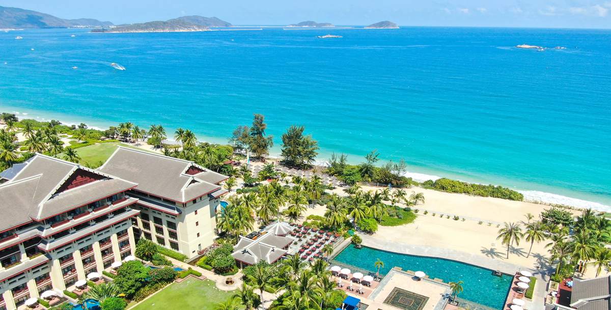 Sanya Yalong bay