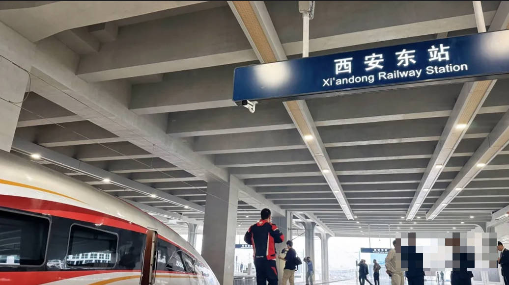 Arrivals at Xian East Railway Station, Xian East Train Station