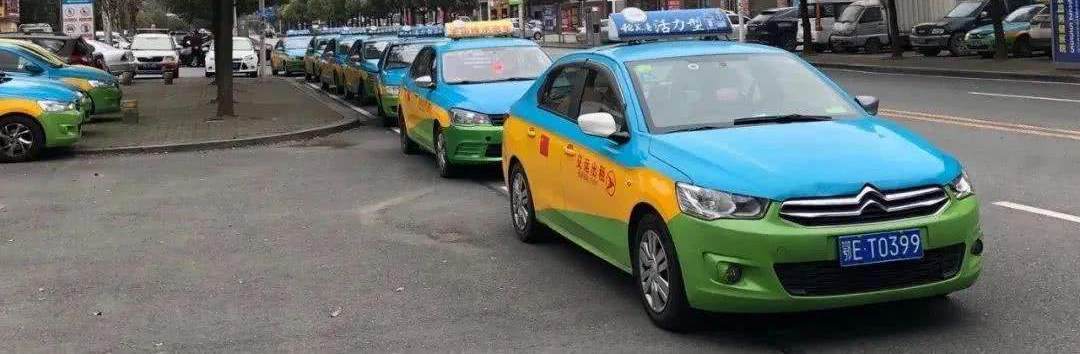 Taxi at Yichang East Railway Station