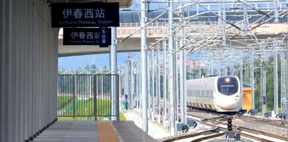 Arrivals at Yichun West Railway station, Yichun Xi Train Station