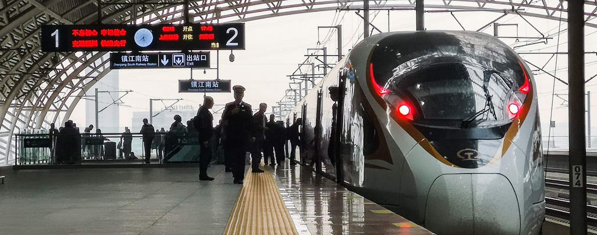 Arrivals at Zhenjiang South Railway station, Zhenjiang Nan Train Station